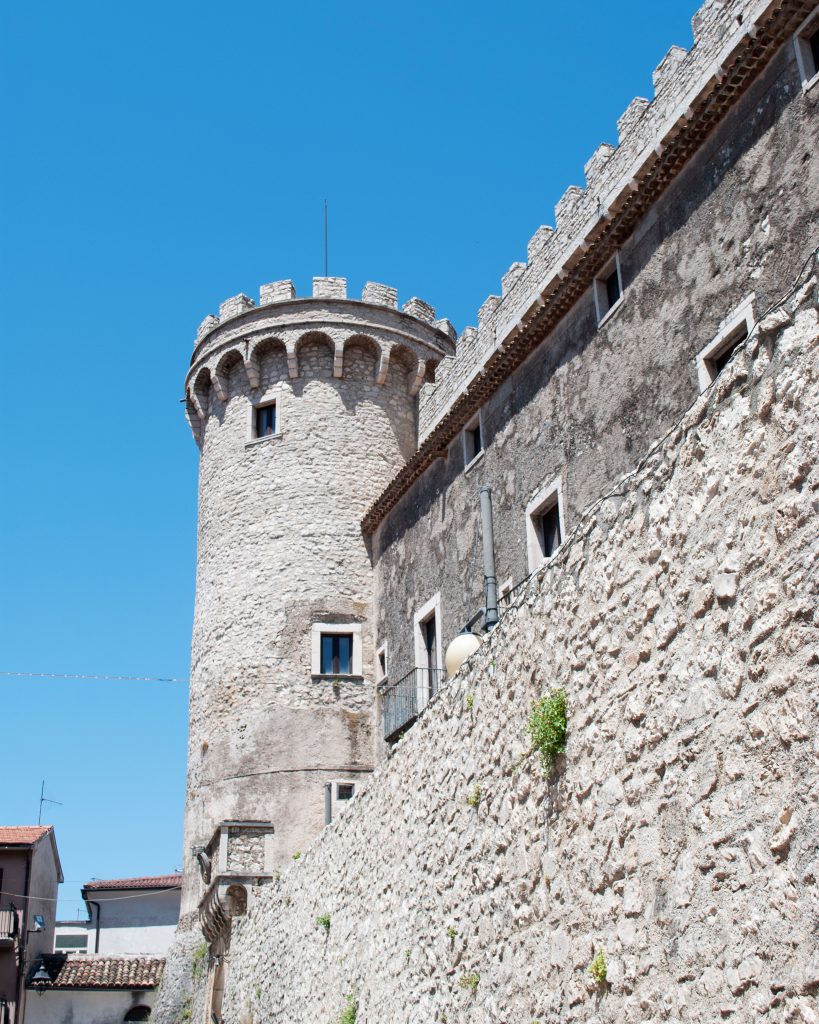 Castello Pignatelli: una visita al forte che domina Monteroduni (IS)