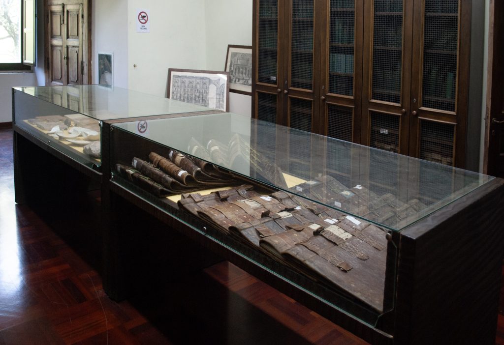 Libri all'archivio Pignatelli