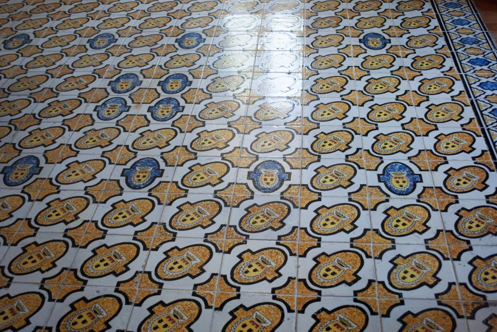 Castello Pignatelli a Monteroduni: piastrelle decorate