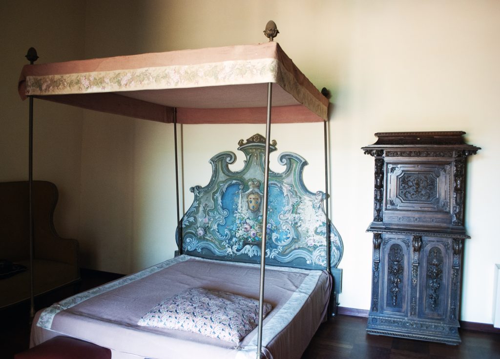Castello Pignatelli Monteroduni: camera da letto
