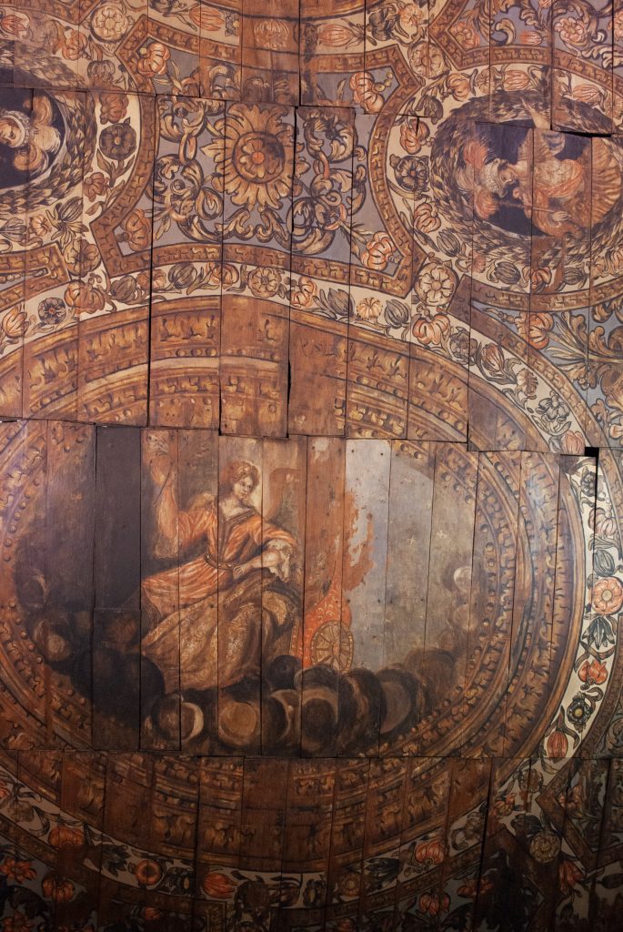 Castello Pignatelli Monteroduni: soffitto a cassettoni decorato