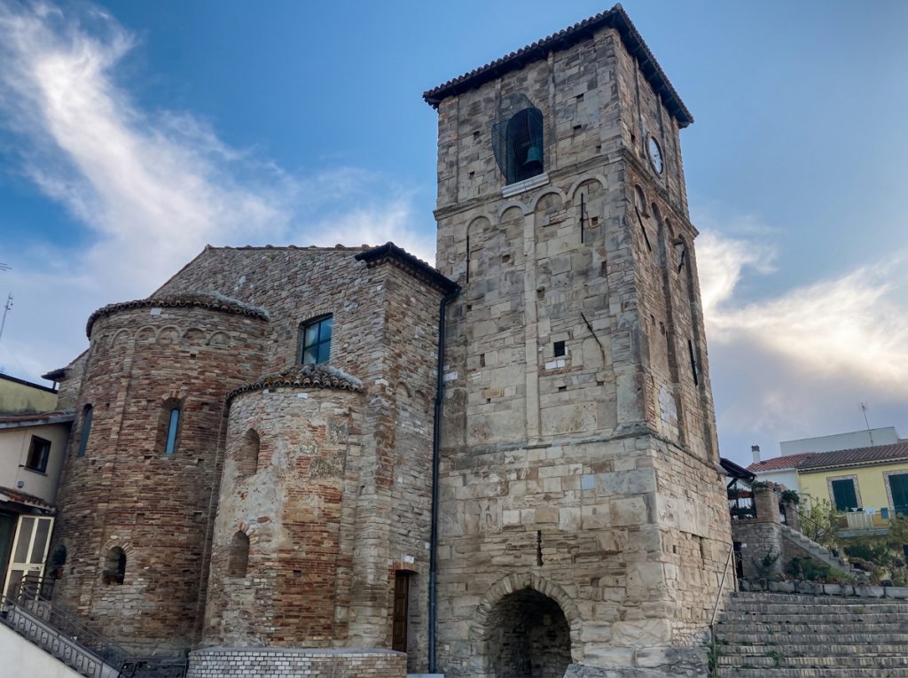 Cosa vedere a Petacciato: abside della chiesa