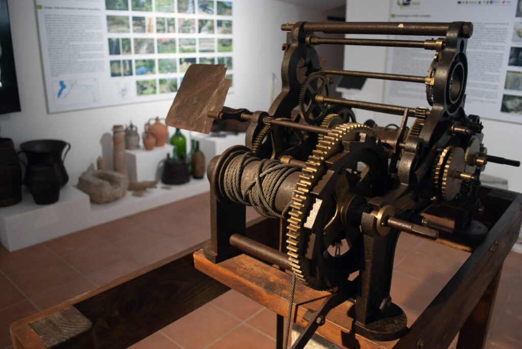 Museo Antropologico di Monteroduni: meccanismo orologio antico